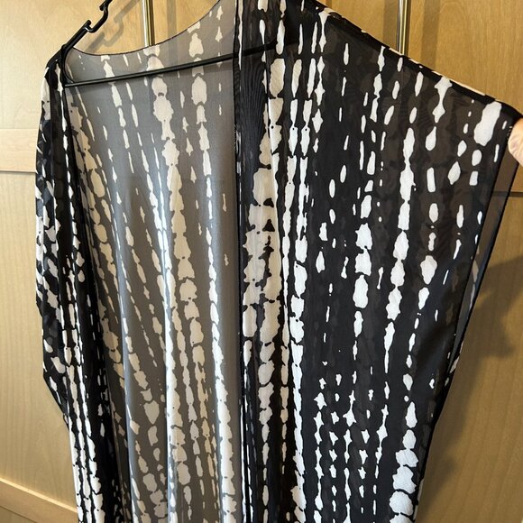 Black and White Mesh Swimsuit Coverup with Belt Size XL - Picture 4 of 9